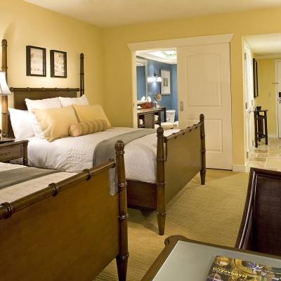 Queen room