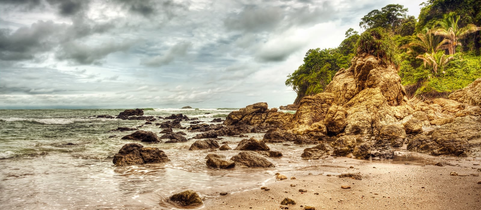 Enchanting Travels Dramatic storm on the beach of Costa Rica, Manuel Antonio national park Enchanting Travels Dramatic storm on the beach of Costa Rica, Manuel Antonio national park
