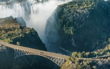 Hängebrücke über die Victoria Falls - nichts für schwache Nerven