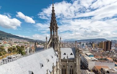Die Basilika von Quito gehört zu den imposantesten Ecuador Sehenswürdigkeiten