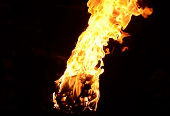 Feuer Performances sind ein fester Bestandteil des Kandy Perahera