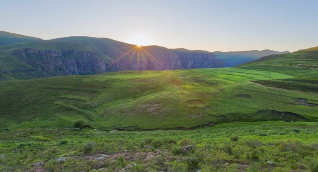 Lesotho Tours with Enchanting Travels take you one thousand meters above sea level to see spectacular scenery and relics of bygone eras.