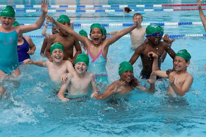 Kids_swimming_Charlton_Lido.jpg Kids_swimming_Charlton_Lido.jpg