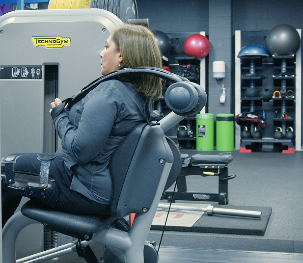 A female member using a gym equipment