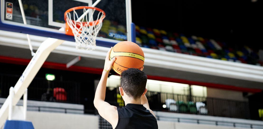 Homepage banner desktop junior male holding basketball