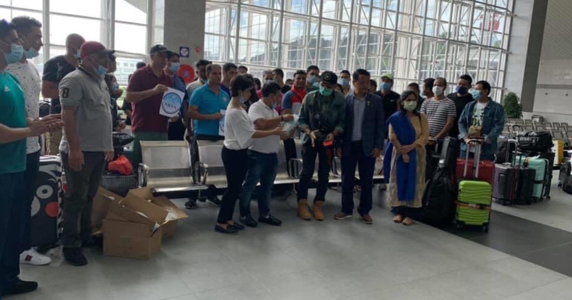 हङकङ-मकाउदेखि ८२ जना नेपालीहरु काठमाण्डौ उड्यो, एनएचएच मकाउले स्वास्थ्य सामाग्री निःशुल्क वितरण