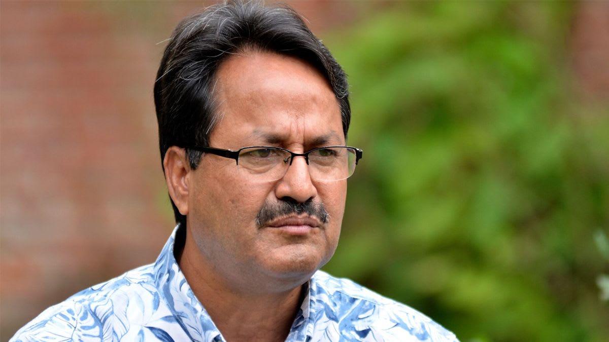 मन्त्री साउद बेलायत प्रस्थान