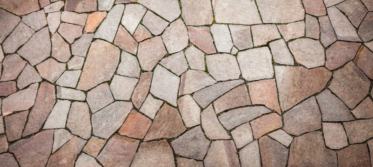 Polygonalplatten sind mehreckige Natursteinplatten