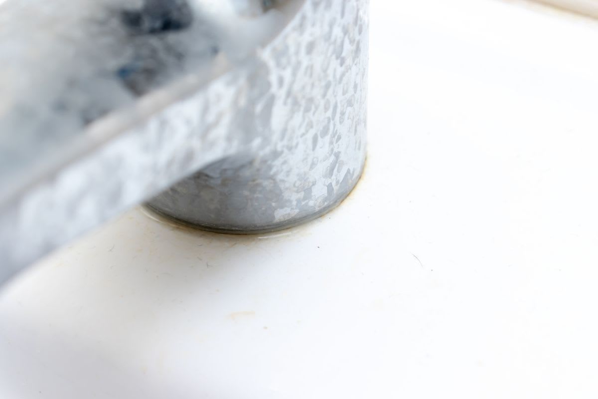 Kalk entfernen leicht gemacht: Für Dusche, Küche und Bad – Entkalken von Oberflächen mit Hausmitteln