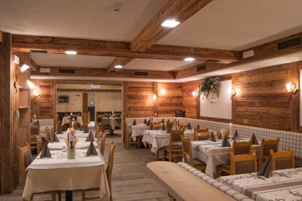Hotel Amerikan,Copper Face Jacks Ski Trip