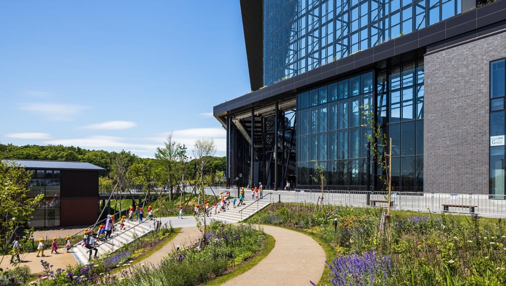 Exterior view of the glass wall at ES CON Field Hokkaido