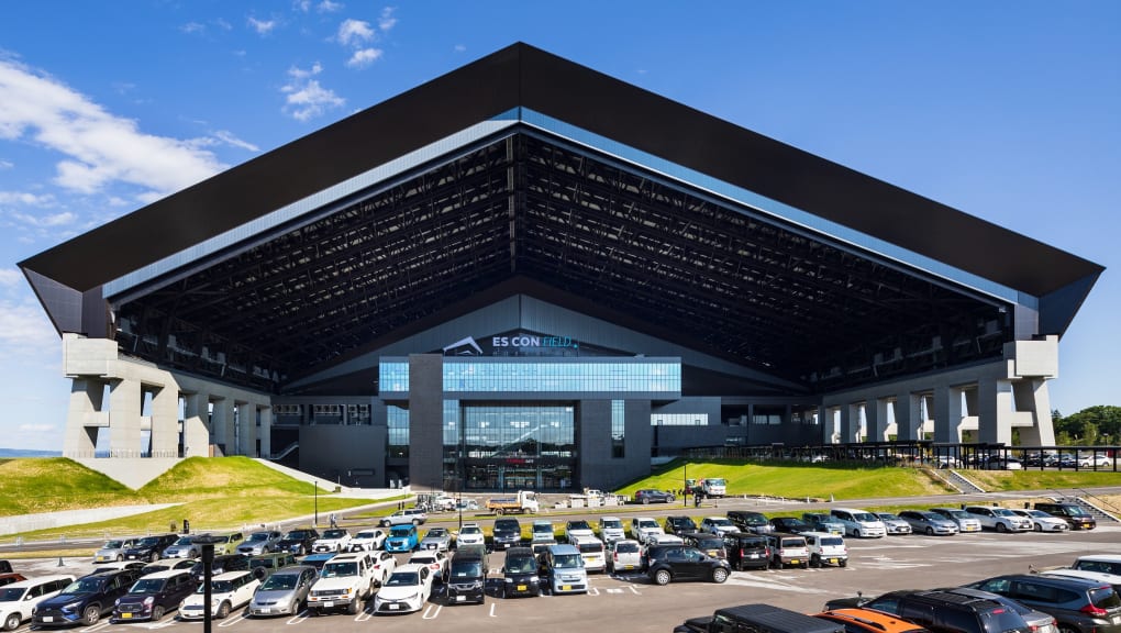 Exterior view of track-girders when the retractable roof is opened at ES CON Field Hokkaido