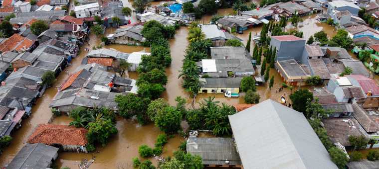 Approaches to post-tsunami coastal reconstruction: Comparisons across Indonesia, Thailand, and Japan