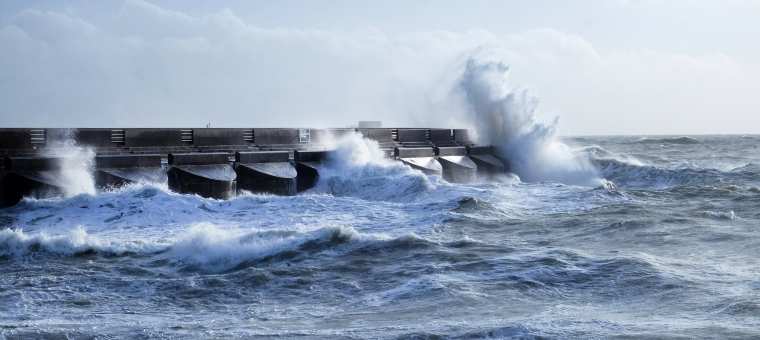 Extending the service life of marine structures