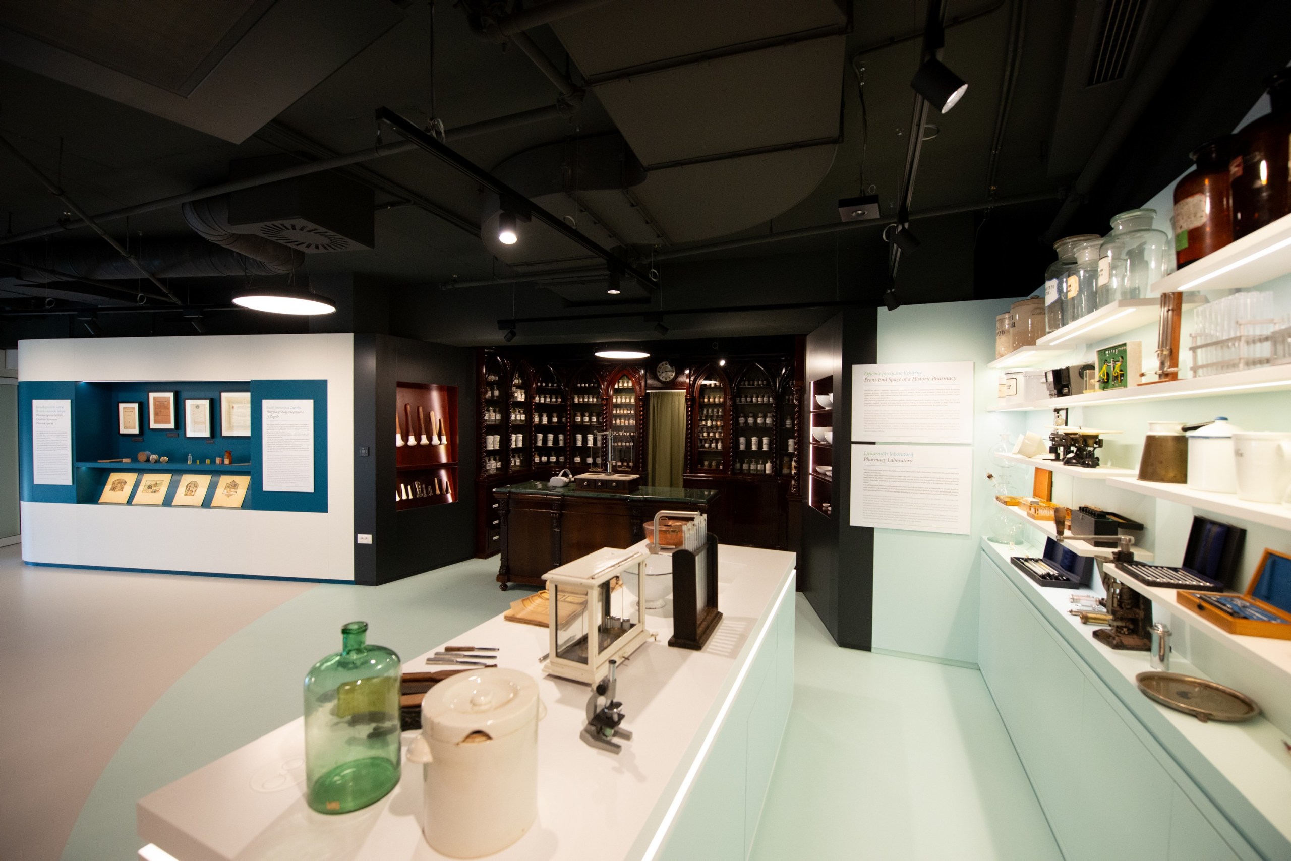 Postav JGL Muzej Farmacije