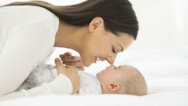 Wie putzt man die Nase des Babys richtig?