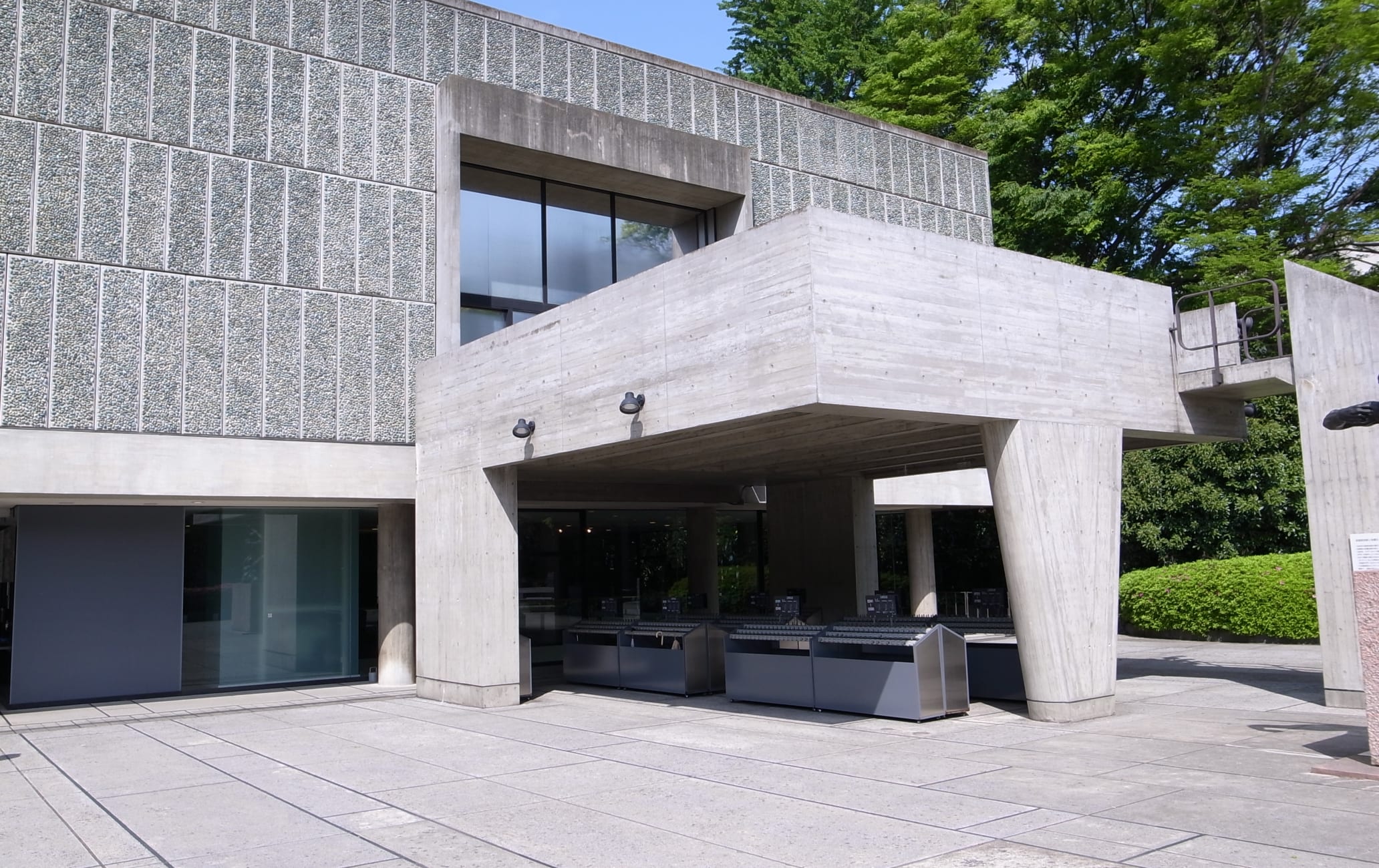 Tokyo art museum. Национальный музей Западного искусства Ле Корбюзье. Национальный музей Западного искусства в Токио. Национальный музей Западного искусства в Токио Ле Корбюзье. Национальный музей Западного искусства в Японии.