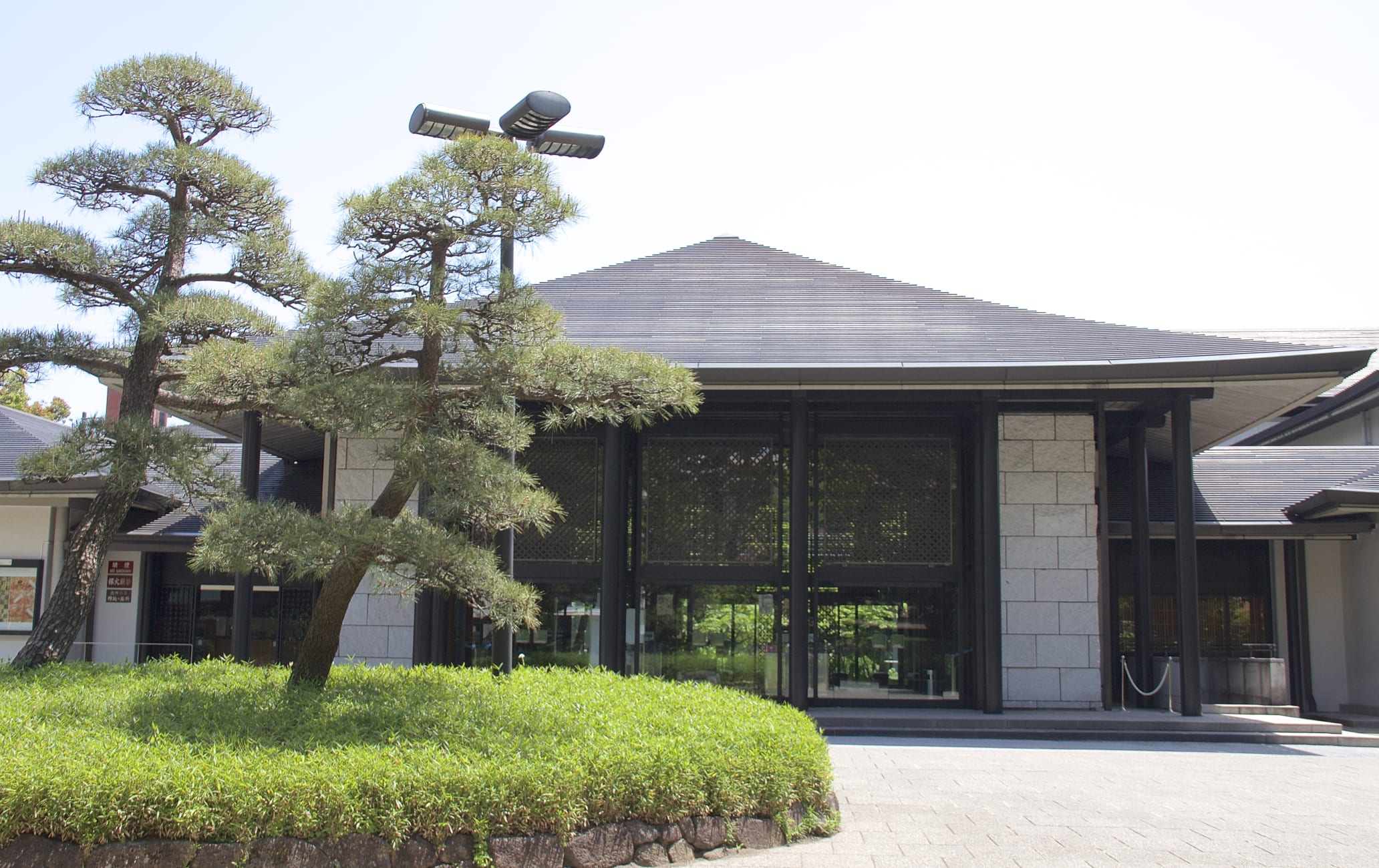 national-noh-theatre-tokyo-attractions-travel-japan-jnto
