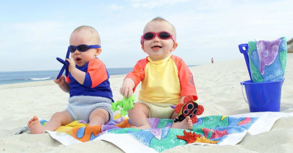 Phối đồ đi biển thật sành điệu cho bé yêu của bạn