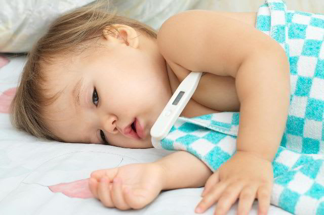 NHỮNG PHẢN ỨNG CỦA TRẺ SAU TIÊM PHÒNG BA MẸ CẦN LƯU Ý