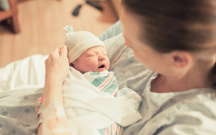 Tổng hợp 5 điều cha mẹ cần biết khi làm thủ tục đăng ký khai sinh cho con