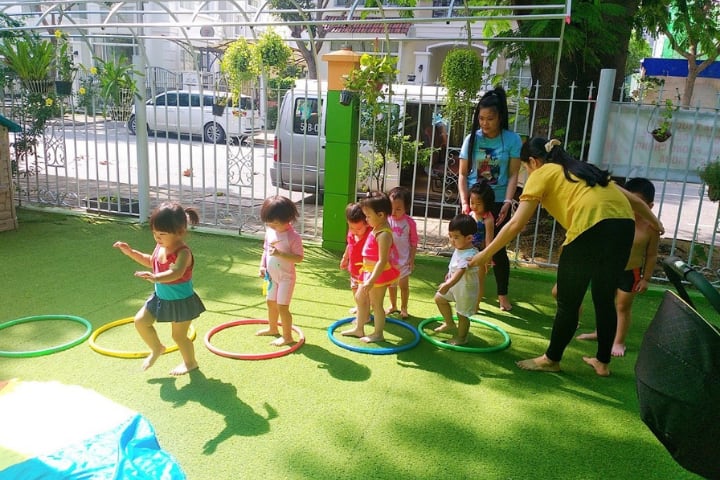 KID’S WORLD ĐỒNG HÀNH CÙNG CON TRONG NHỮNG BƯỚC CH N ĐẦU TIÊN