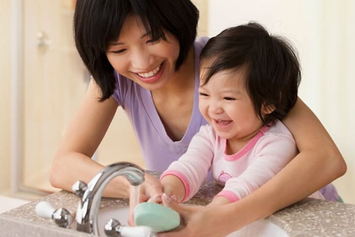 Tại sao lần đầu bé đi học hay đau ốm? - Nguyên nhân và cách khắc phục