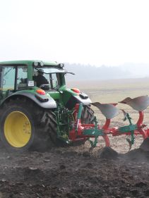 Reversible Mounted Ploughs - Kverneland 150 S Variomat, customized for high performance combined with low fuel consumption