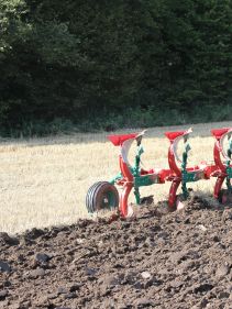 Reversible Mounted Ploughs - Kverneland 150 S Variomat, customized for high performance combined with low fuel consumption