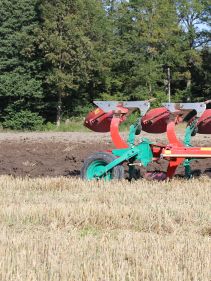 Reversible Mounted Ploughs - Kverneland 150 S Variomat, customized for high performance combined with low fuel consumption