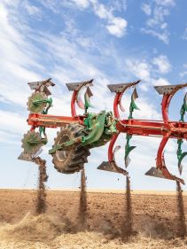 Kverneland Packomat, perfect seedbed while ploughing, kvernelands unique steel provides light and robust implement