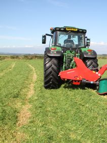 Kverneland 3332MT-3332MR-3336MT Quattro Link suspension, also provides great capacity