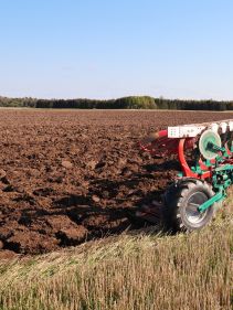 Kverneland 3400 S provides the best soil preparation, in furrow and on land, great range of accessories