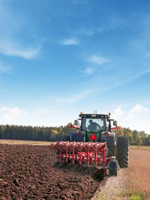 Kverneland 3400 S provides the best soil preparation, in furrow and on land, great range of accessories