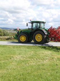 Kverneland 3400 S above ground, compact travelling with tractor