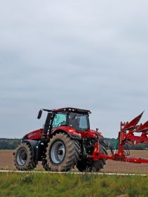 Kverneland 6300 S, compact while transported by tractor