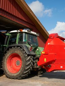 Bale Choppers - Feeders, Kverneland 852, made for working with straw, carry two bales in one go, easy loading of bales