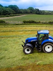 Four rotor rakes - Kverneland 95130 C - 95130 C, made for handling though operations and changing crop intense