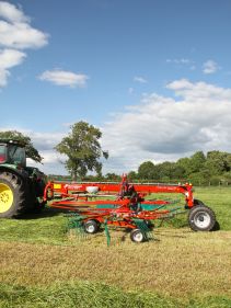 Double Rotor Rakes - Kverneland 9580 C - 9584 C - 9590 C Hydro, heavy duty rakes which performs in the toughest conditions