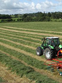 Double Rotor Rakes - Kverneland 9580 C - 9584 C - 9590 C Hydro, heavy duty rakes which performs in the toughest conditions