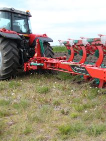 Kverneland Packomat, perfect seedbed while ploughing, kvernelands unique steel provides light and robust implement