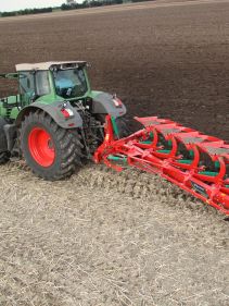 Kverneland EG LB efficient plough for medium to heavy soils, great range of accessories