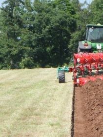 Kverneland EG LB efficient plough for medium to heavy soils, great range of accessories