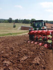 Kverneland EG LB efficient plough for medium to heavy soils, great range of accessories