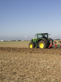 Kverneland EG LB efficient plough for medium to heavy soils, great range of accessories