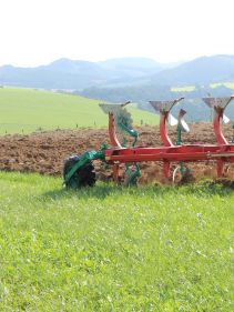 Kverneland EG LB efficient plough for medium to heavy soils, great range of accessories