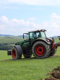 Packers - Kverneland Packomat compact and transported above ground level, dragged by tractor in a folded shape