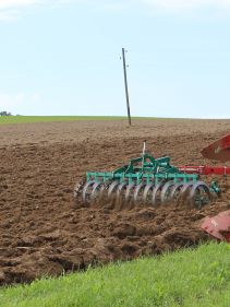 Kverneland EG LB efficient plough for medium to heavy soils, great range of accessories