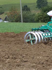 Kverneland EG LB efficient plough for medium to heavy soils, great range of accessories