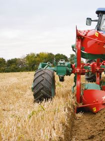 Reversible Mounted Ploughs - Kverneland ES-LS, unique steel treatment provides great life time and makes it easy in use during operation